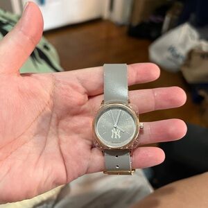 New York Yankees Gray Leather Strap Watch